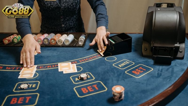 Gấp thếp Baccarat: Ưu điểm, nhược điểm và rủi ro